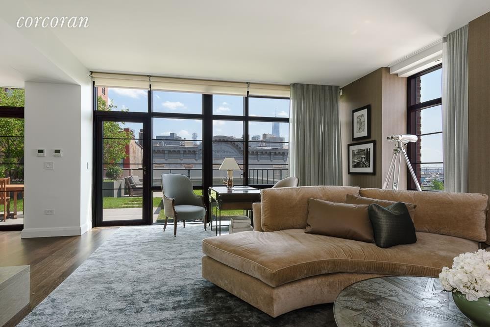 Al piano di sotto è un unico appartamento