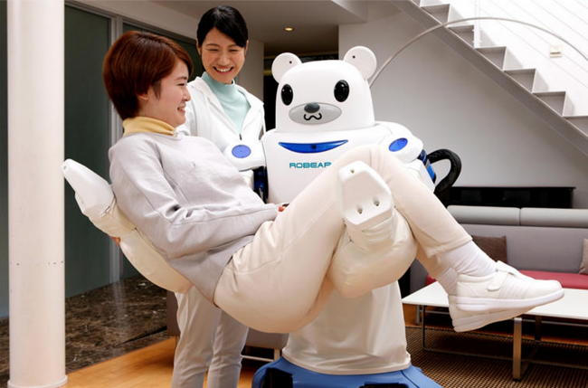 Case intelligenti, robot che tengono compagnia e altre soluzioni “tech” per vivere al meglio la terza età