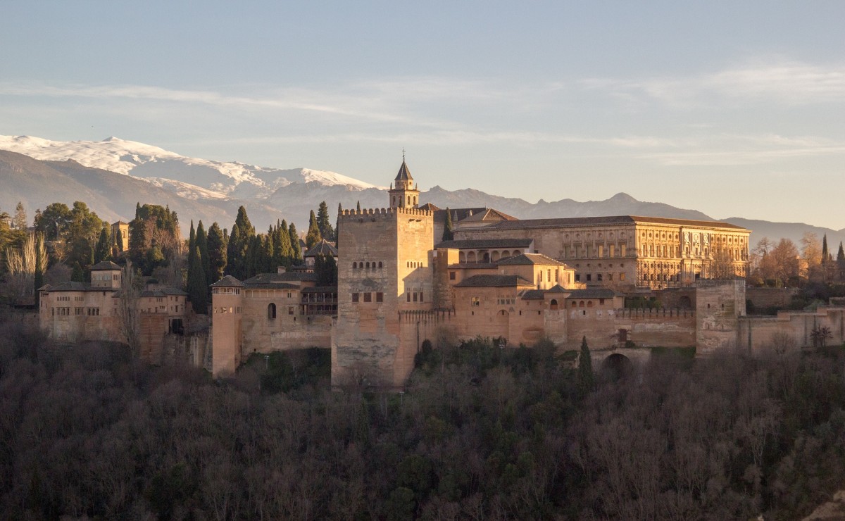 2. Granada: città gioiello dell’Andalusia Granada: città gioiello dell’Andalusia