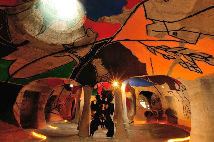 L'interno della galleria d'arte Amdavad ni Gufa