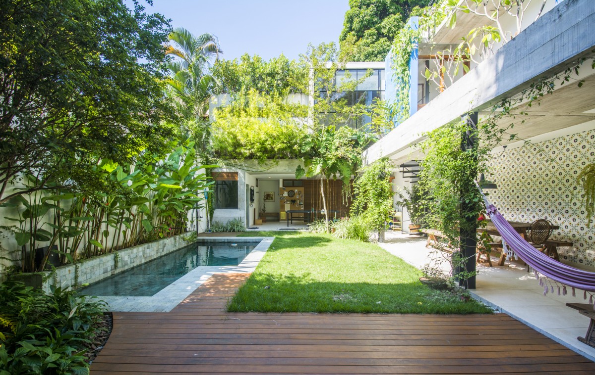 Un gioiello architettonico che nasconde una selva lussureggiante al suo interno