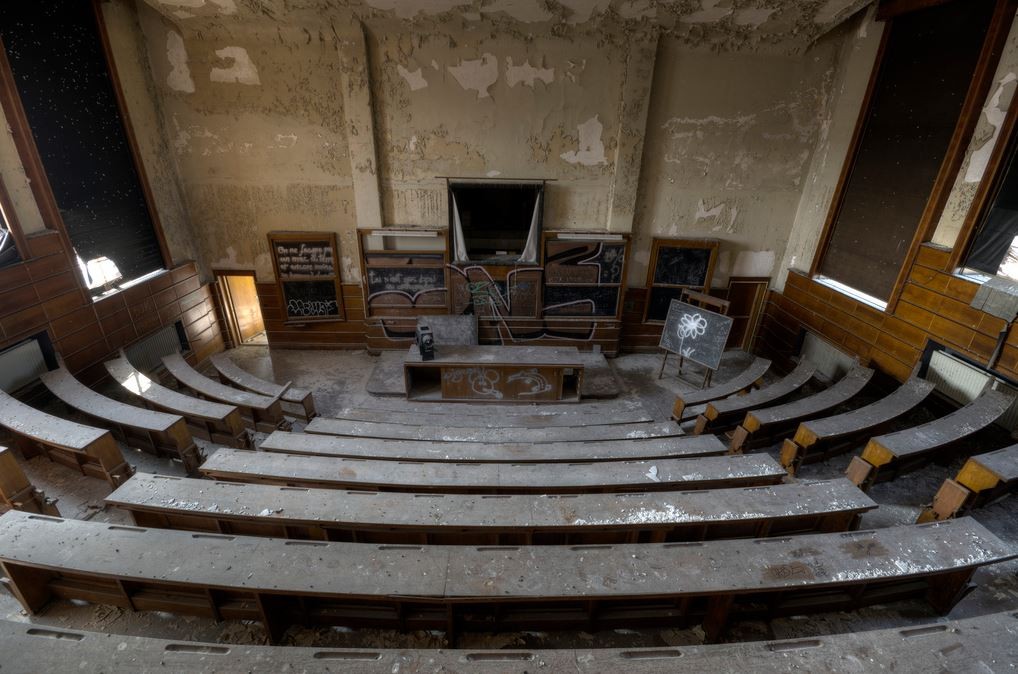 La bellezza dell’abbandono: le meravigliose immagini di un’università in rovina in Belgio
