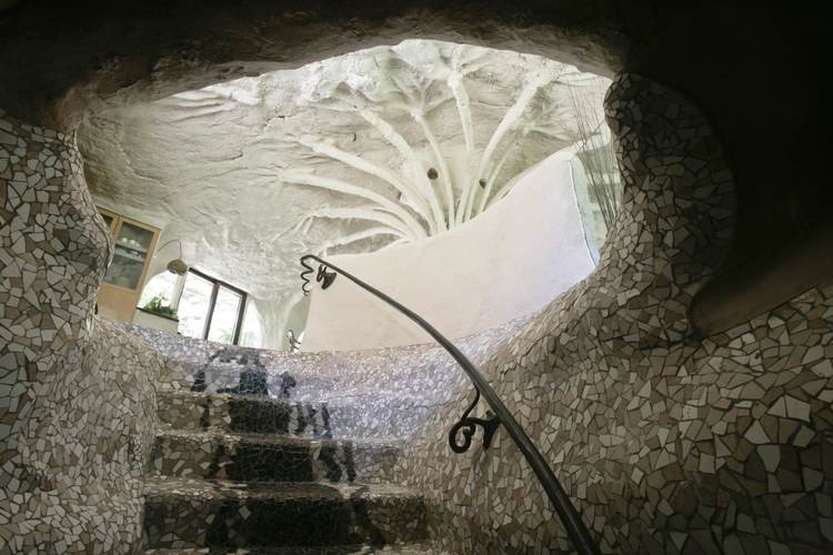 mushroomhouse-stairs