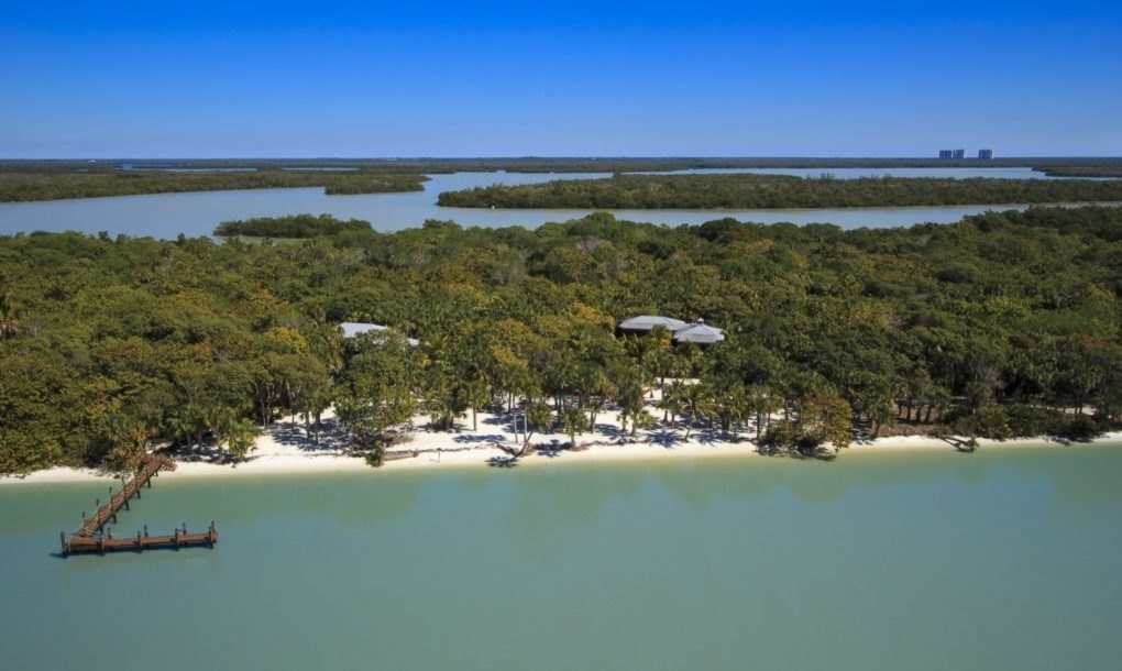 Questa isola paradisiaca e autosufficiente è in vendita per meno di 1 milione di euro