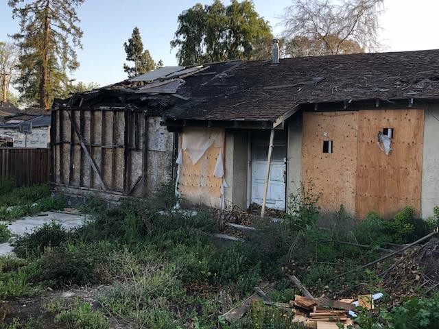 La casa si bruciò due anni fa