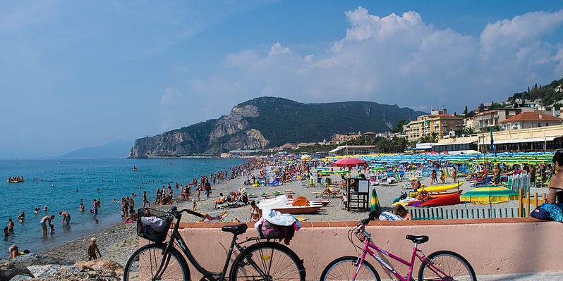 5. Finale Ligure: tutte le sfumature del Mar Ligure Finale Ligure: tutte le sfumature del Mar Ligure