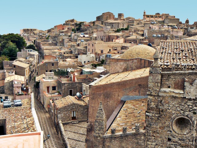 The village of Erice / flickr.com/photos/alebonvini/