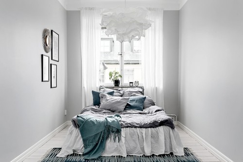 A large item draws attention away from the bed / Kajsas Hem