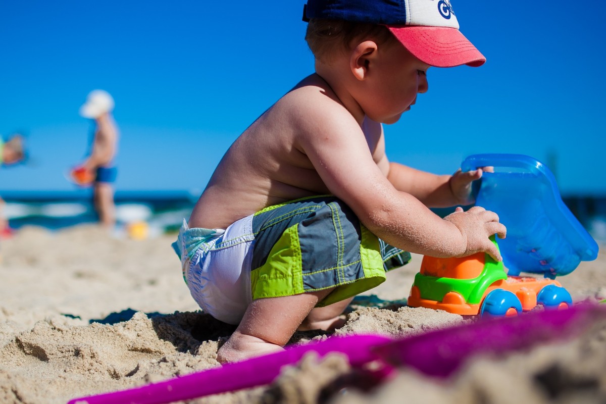 Playing in the sand / pixabay.com/es/users/DariuszSankowski-1441456/