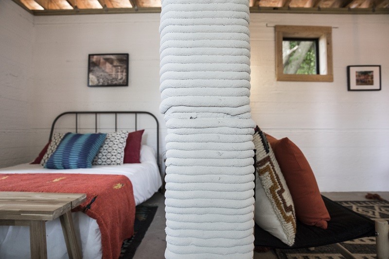 E`costruita in cemento