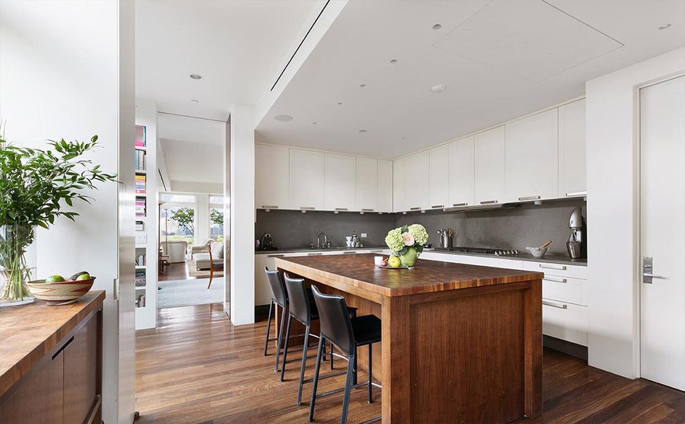 Include una grande isola