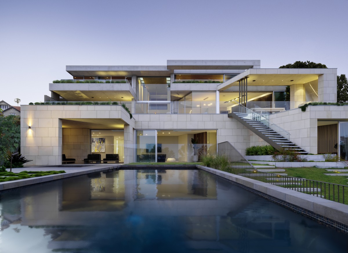 Classico e moderno si fondono in questa spettacolare villa di Sydney