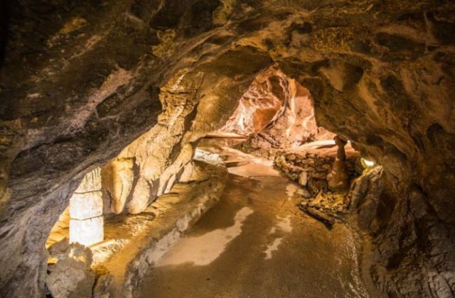 Bossea Caves Grotte di Bossea / grottadibossea.com