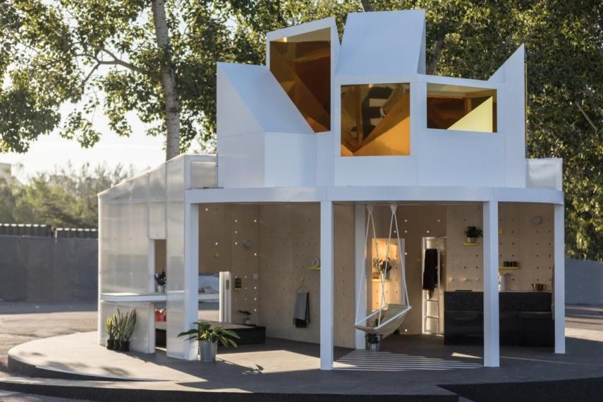 La mini casa è aperta