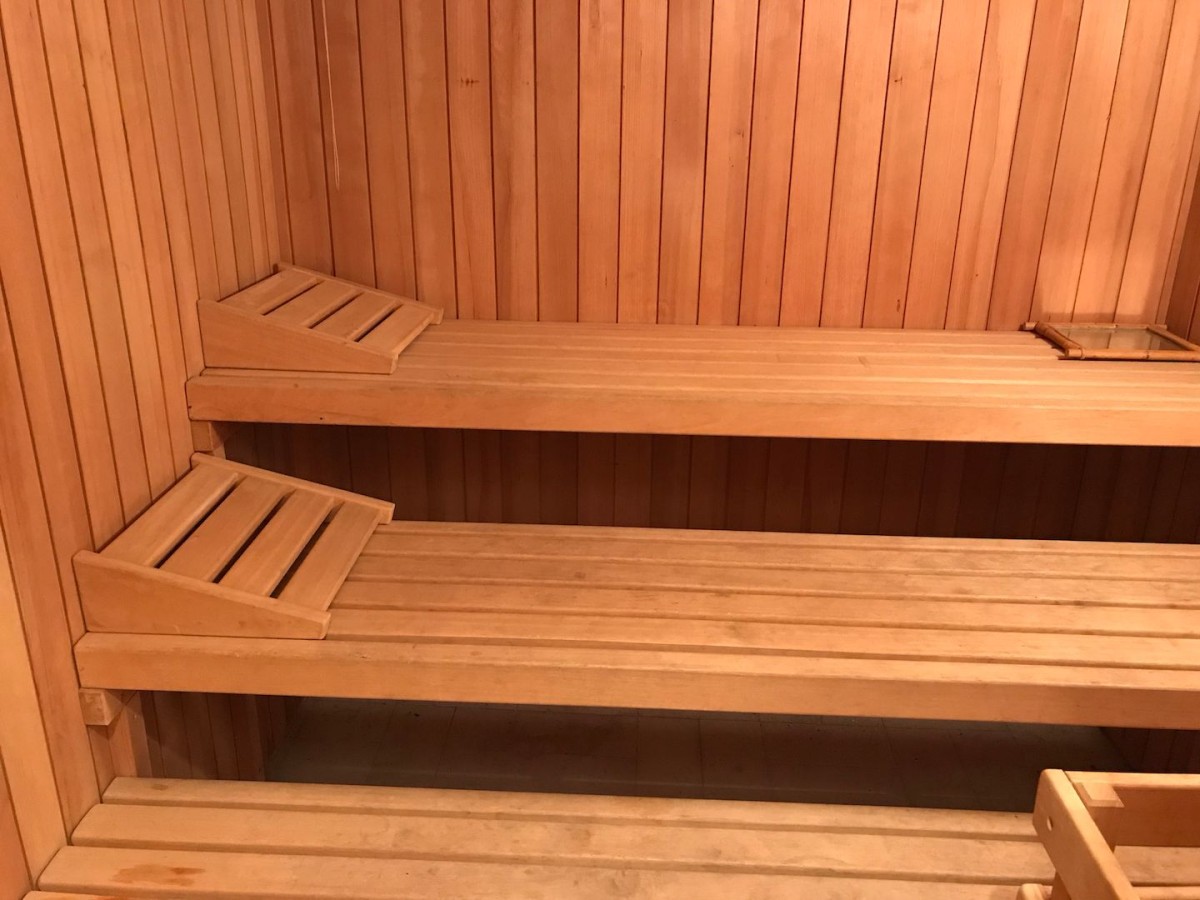 A casa tem uma sauna privada