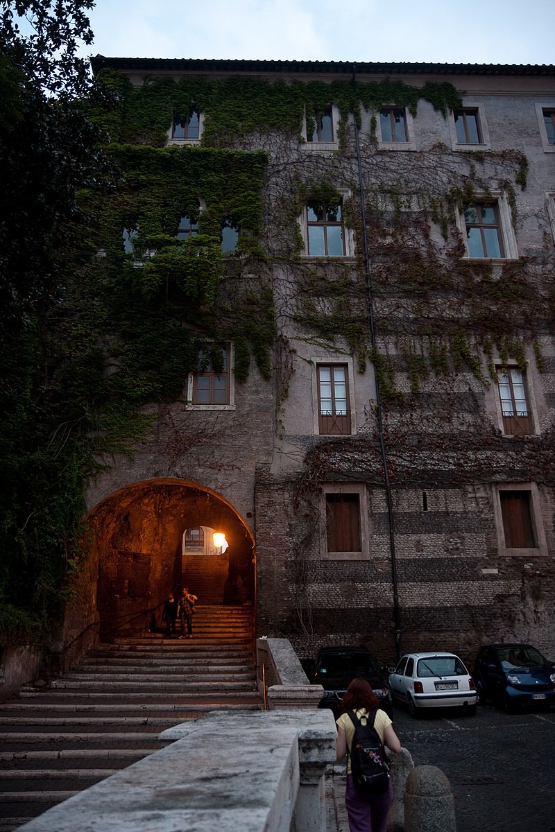 The Scalinata dei Borgia by night / Wikimedia commons