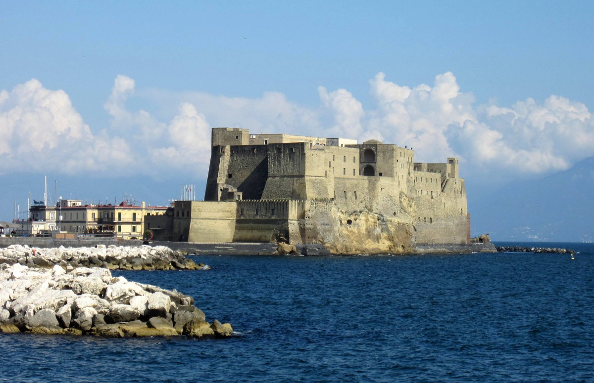 Det ældste slot i Napoli/ Wikipedia Det ældste slot i Napoli / Wikipedia