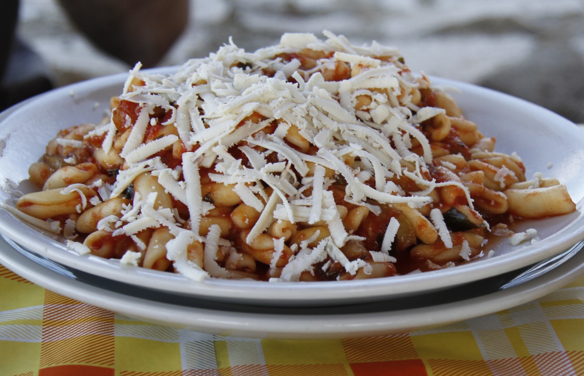 Sauterad cavatelli med tomat och ricotta salata ost / Wikipedia