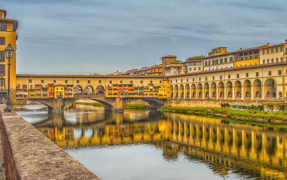 Die Ponte Vecchio ist eines der Wahrzeichen von Florenz / Flickr