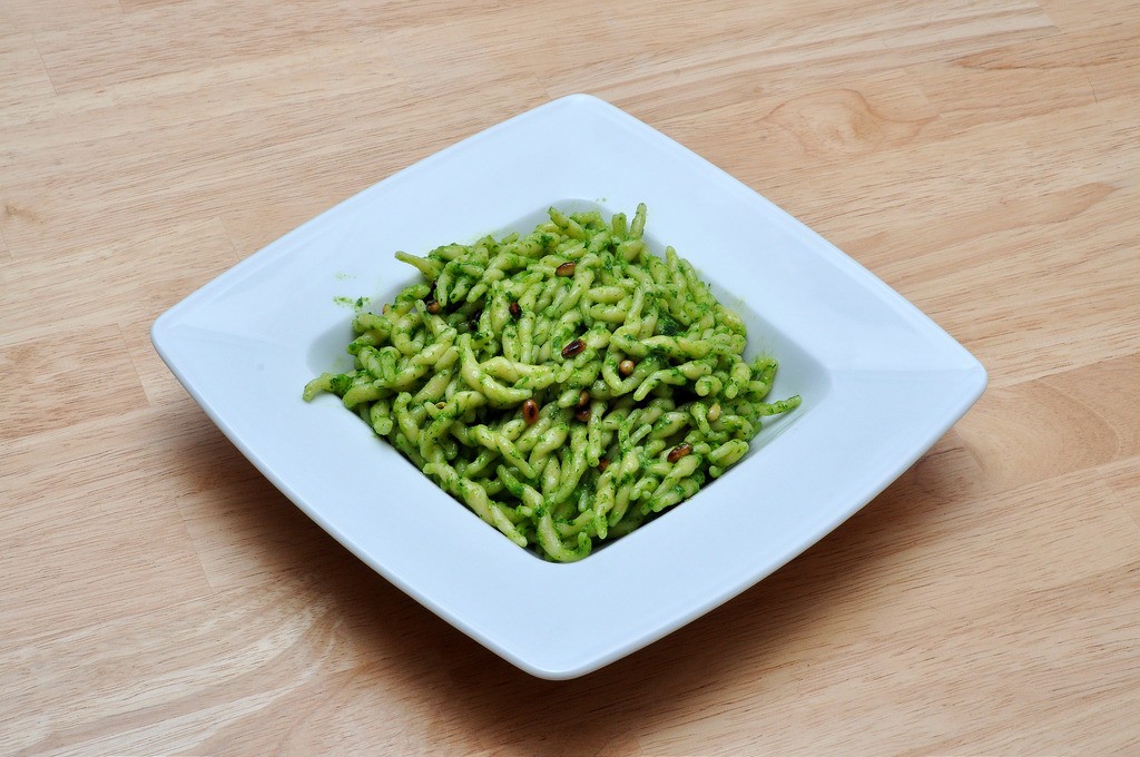Makaron z pesto, ziemniakami i zieloną fasolką / Flickr Makaron z pesto, ziemniakami i zieloną fasolką / Flickr