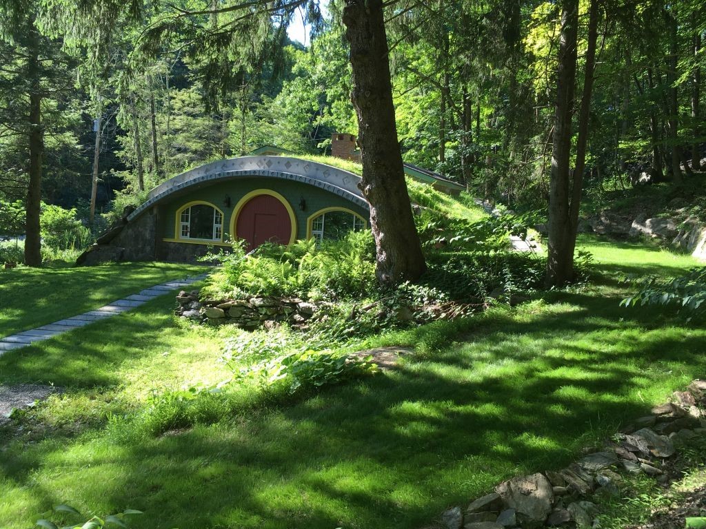 Questo fan di Tolkien ha costruito una perfetta casa hobbit ecosostenibile