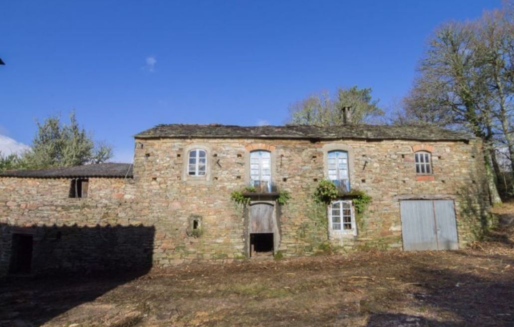 In Spagna vendono questo villaggio per appena 59mila euro