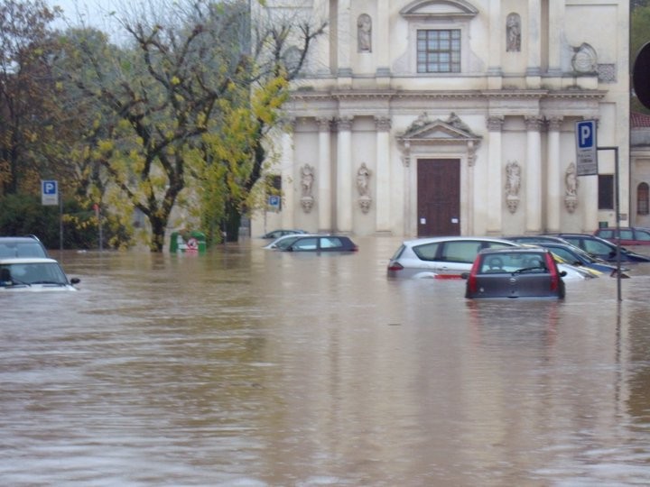 Dezastrul inundațiilor din Italia a lăsat în urmă daune și multe întrebări