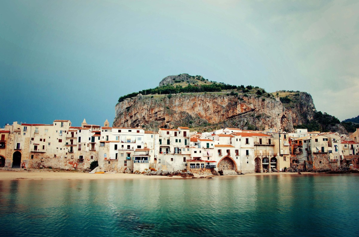 Casas brancas junto ao mar / Pixabay Casas brancas junto ao mar / Pixabay