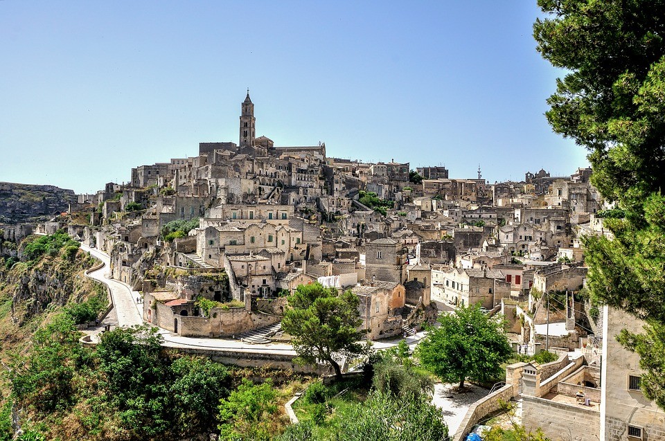 Blick auf die Felsensiedlung („Sassi“) von Matera / Pixabay