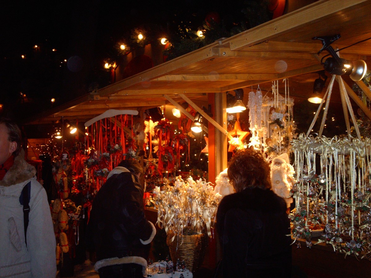 Stand auf dem Weihnachtsmarkt in Trient / Wikimedia commons