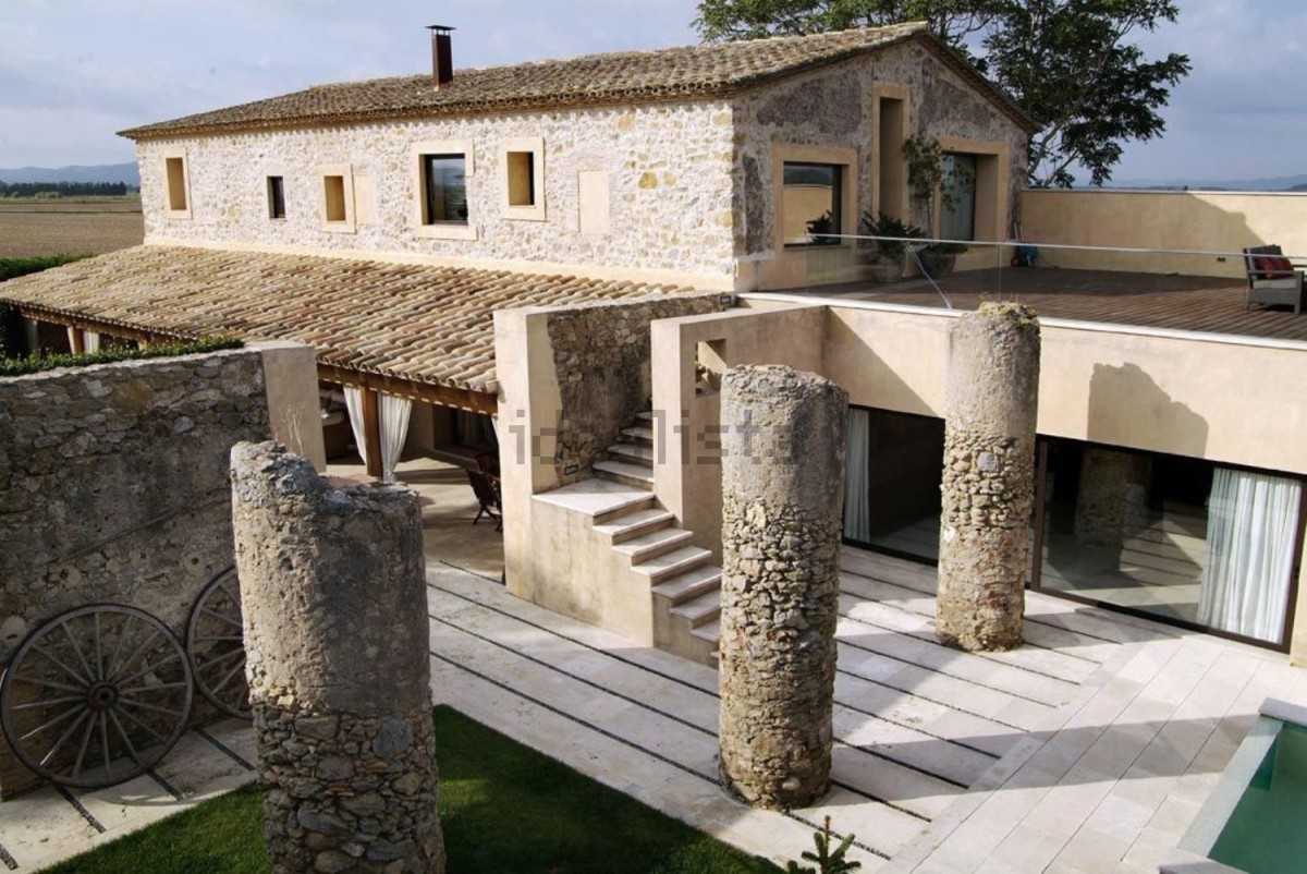 Una spettacolare masseria in Spagna che sembra provenire da un'altra epoca