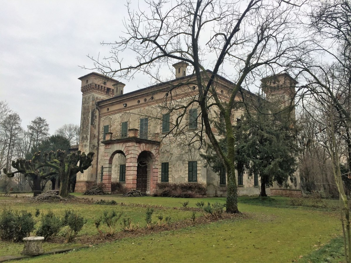 'Call Me By Your Name' villa Albergoni for sale in Italy