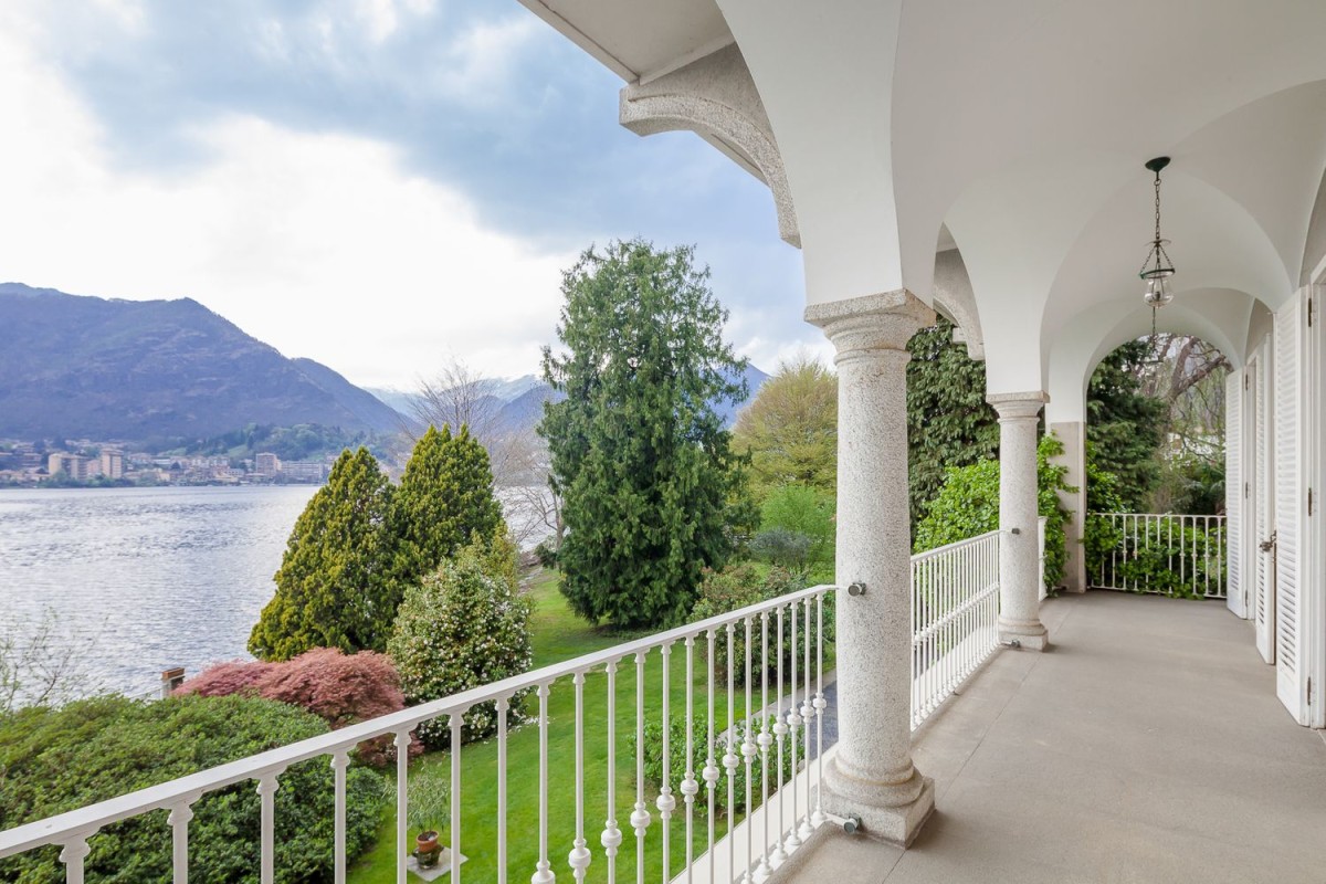 Die Villa bietet einen unvergleichlichen Blick auf den Ortasee