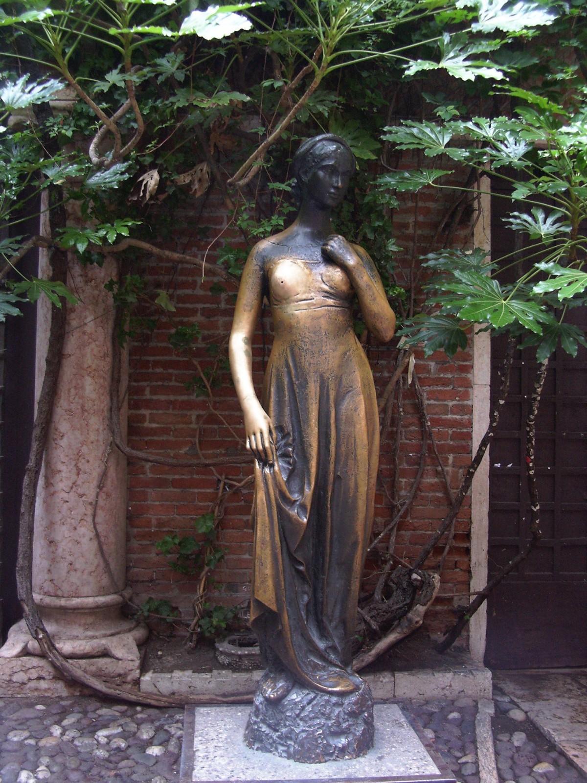 Die Julia-Statue in Verona / Wikipedia