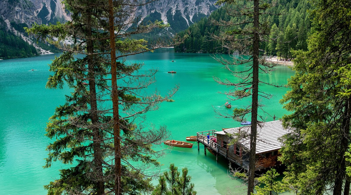 Braies lies on the Italian border with Austria / Pixabay