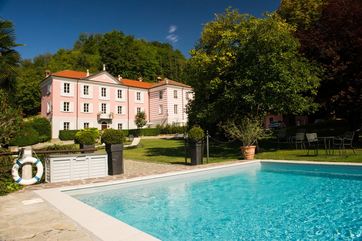 Fully renovated traditional Italian building for sale