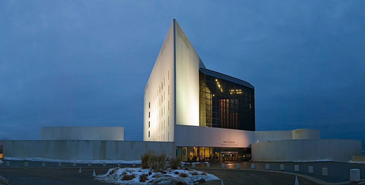 biblioteca-jfk_library_stitch_crop