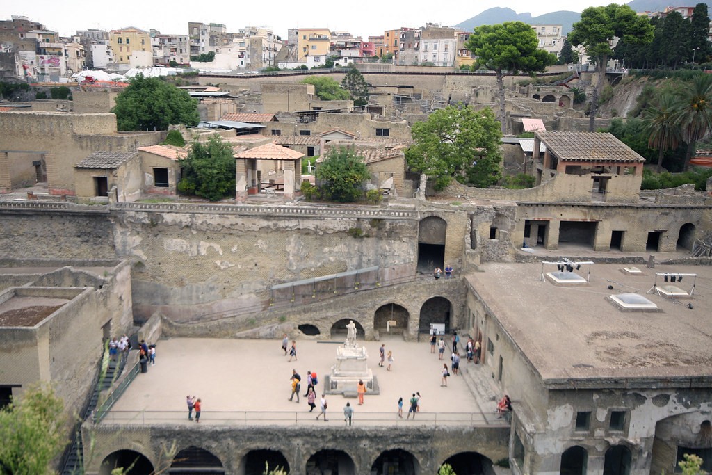 A visit to the ruins of the town of Herculaneum is a good alternative to Pompeii / BIG ALBERT/Flickr