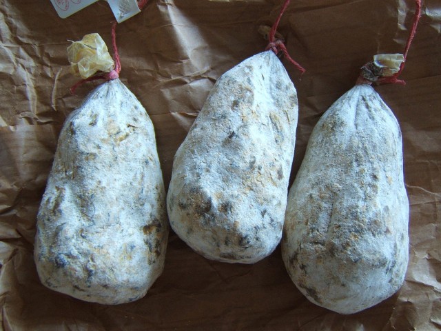 'Mortadella di Campotosto', aka mule's testicles / Wikimedia commons