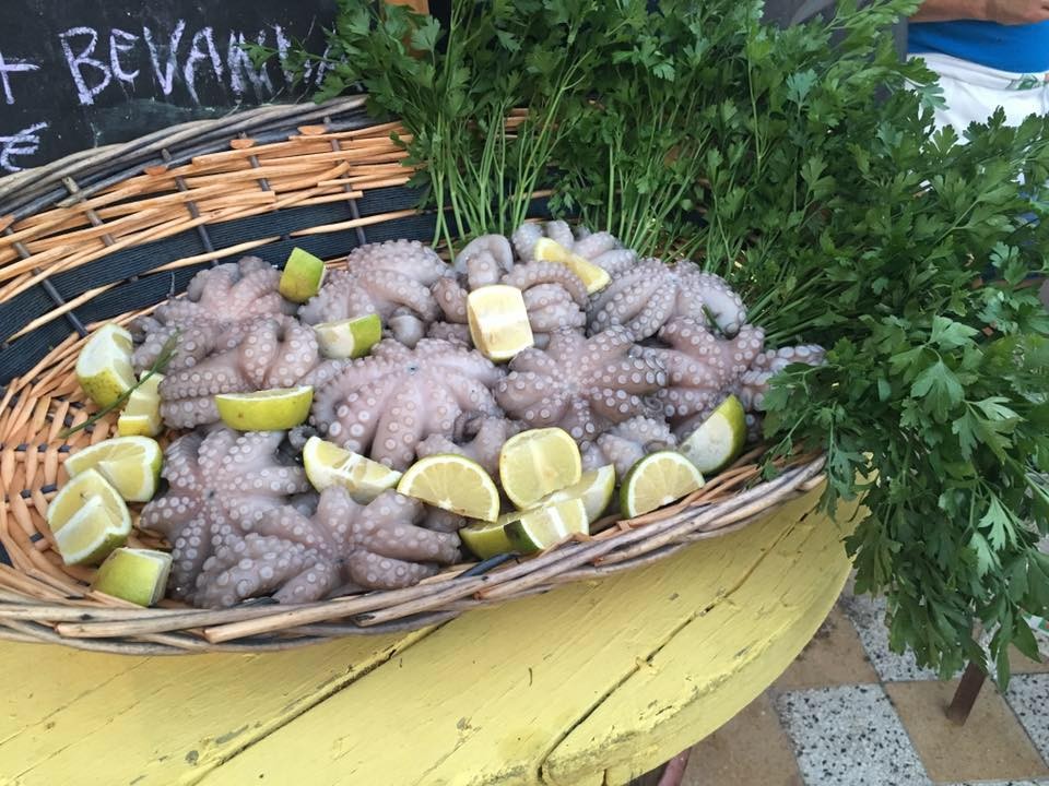 Estas son las comidas más curiosas de Italia Pulpo crudo de Bari, una especialidad italiana / facebook.com/Nonna-Rosa-osteria-203559429671298