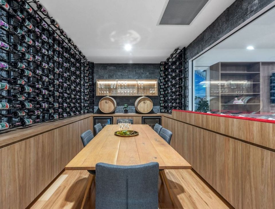 Nella cantina ci sono oltre 2000 bottiglie