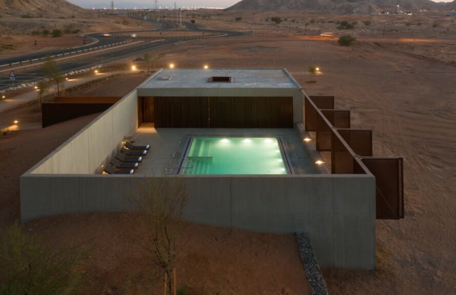 Un negozio e una caffetteria abbandonati nel deserto e trasformati in un hotel ecologico