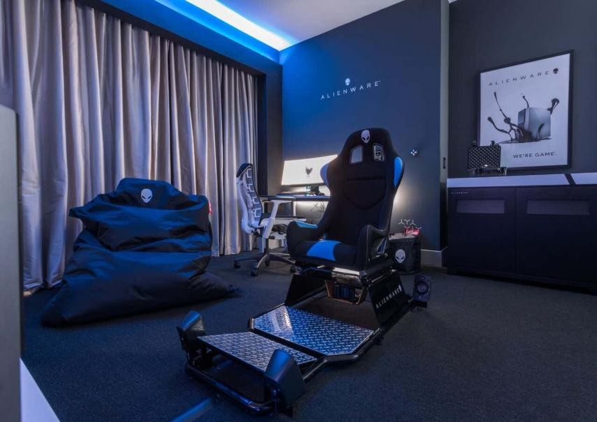 Nella stanza si trova anche un simulatore