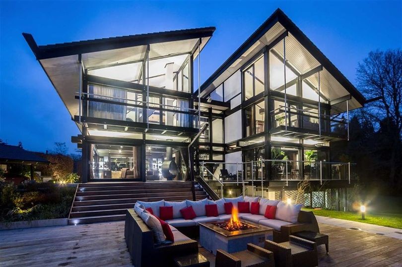 This prefab home cost Antonio Banderas 2.8 million euro / Huf Haus