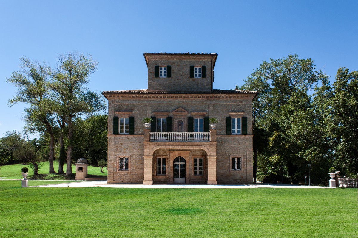 Luxusvilla in der Nähe von Rom zu verkaufen