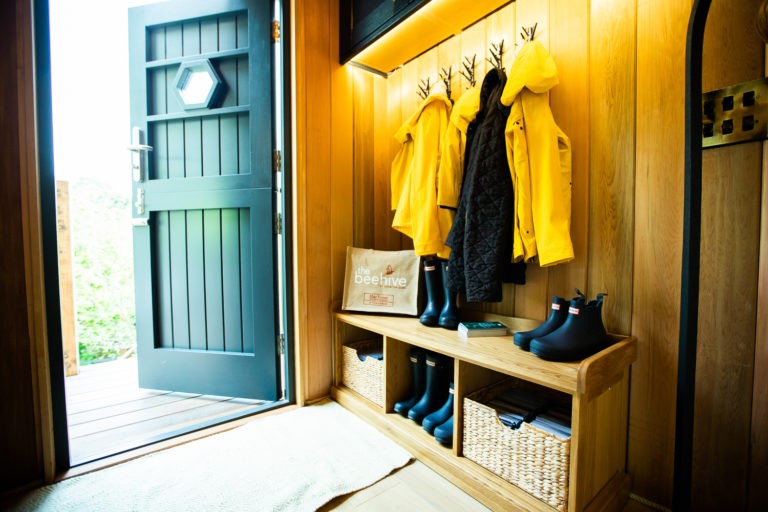 Scarpiera e appendi abiti