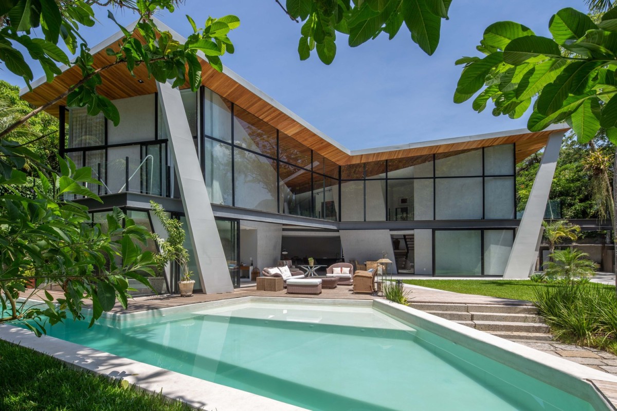 La casa che non ti aspetti: una villa in stile hollywoodiano nella foresta di Tijuca in Brasile