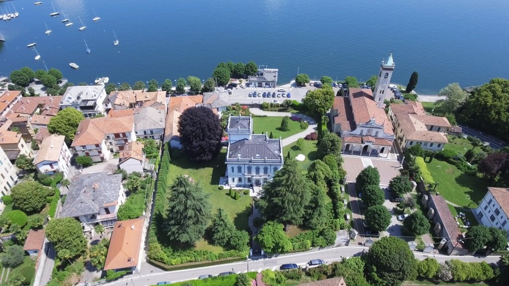 Diese Luxusvilla am Seeufer wird für 15 Millionen Euro zum Verkauf angeboten