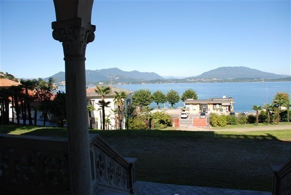 Vue depuis le porche de la maison