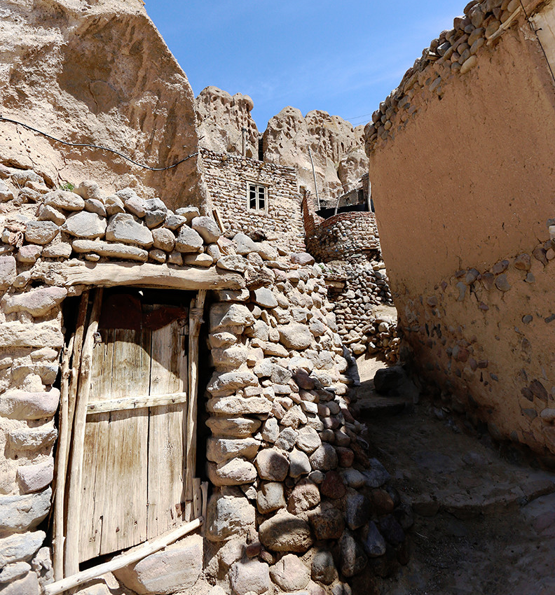 Scavata nella roccia vulcanica